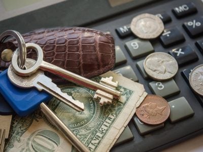 The keys to the house are on the calculator, a number of small money. Counting housing costs, increasing the value of real estate, rising rents.
